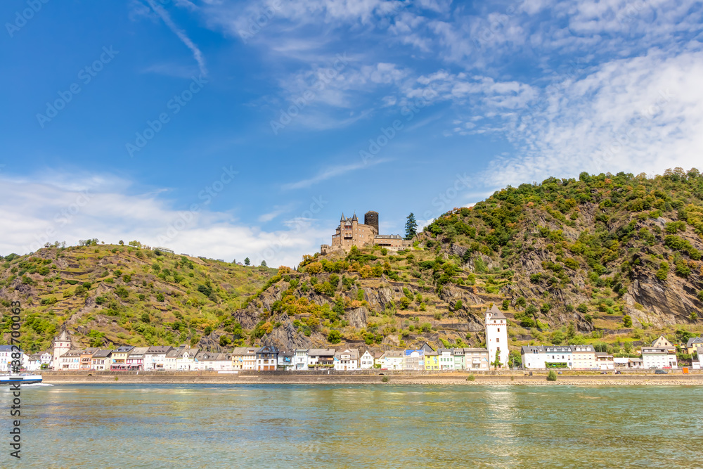 Burg Katz und St. Goarshausen am Rhein im Mittelrheintal