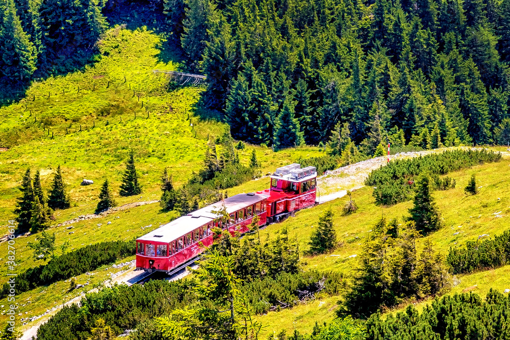 Naklejka premium Schafbergbahn im Salzkammergut nahe Sankt Wolfgang, Österreich