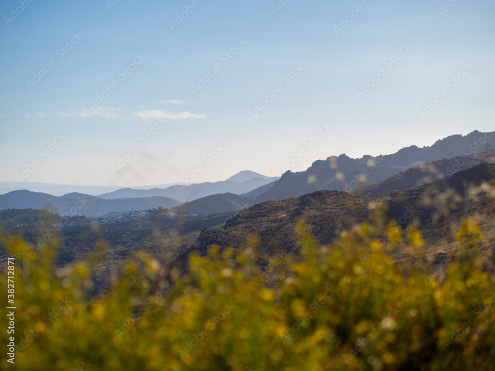 Paisaje de montañas en Júzcar, Málaga, Andalucía, España
