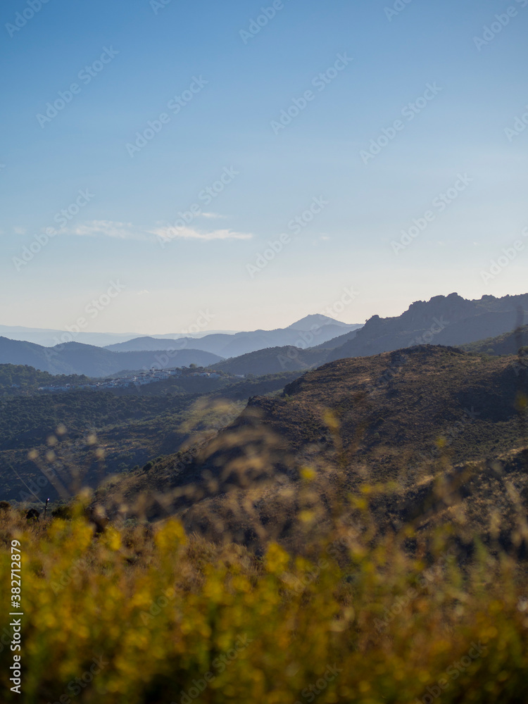 Paisaje de montañas en Júzcar, Málaga, Andalucía, España