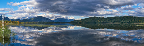 Fototapeta Naklejka Na Ścianę i Meble -  Mountains reflected in lake water
