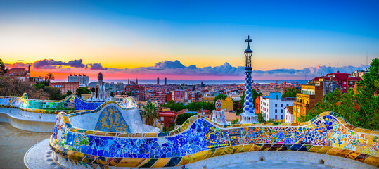Wandcirkels Barcelona Skyline van Barcelona bij zonsopkomst  © Pawel Pajor
