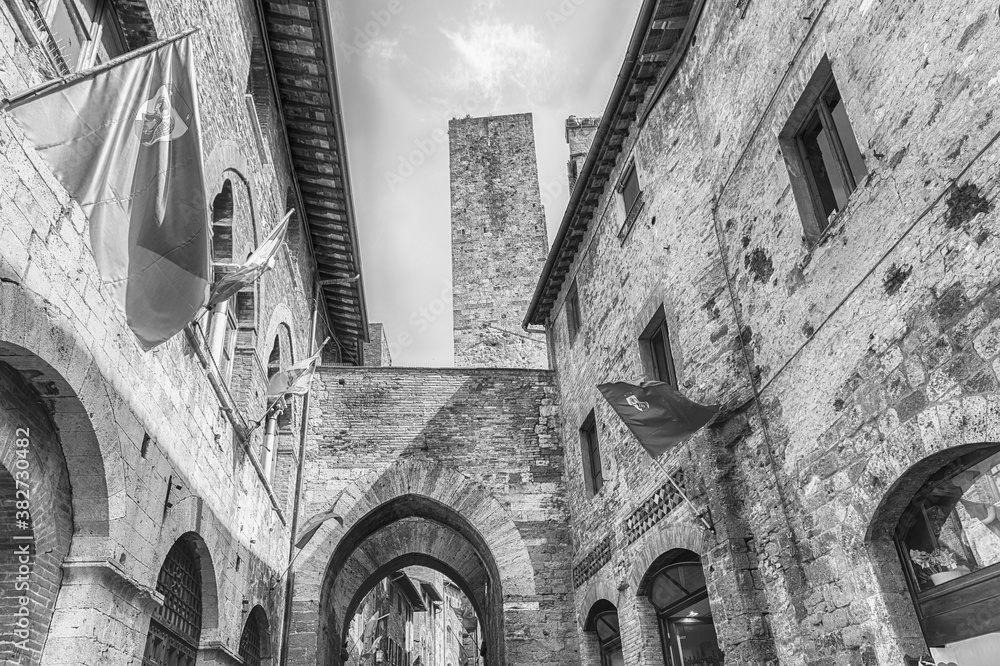 Naklejka premium The medieval architecture of San Gimignano, iconic town in Italy