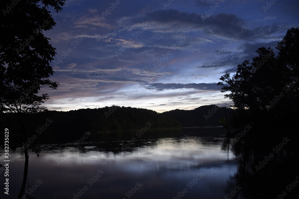 Fototapeta premium sunset over the lake