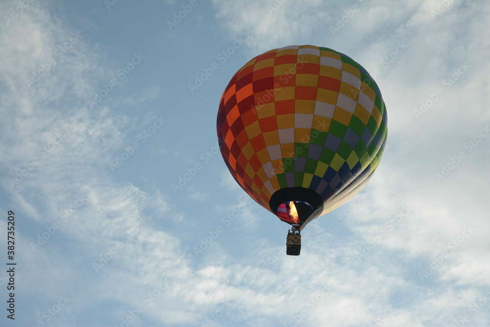 Naklejka premium balloon flying in the sky