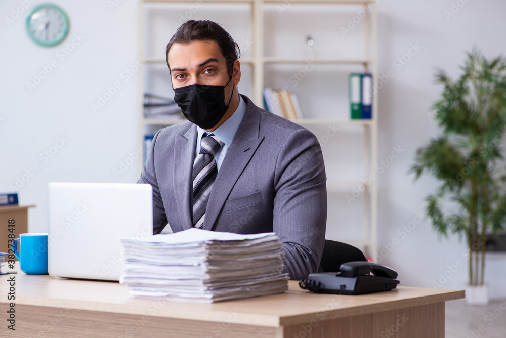 Fototapeta premium Young male employee in self-quarantine concept