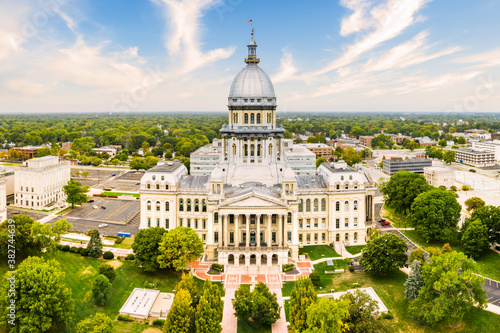 Tela Drone view of the Illinois State Capitol, in Springfield