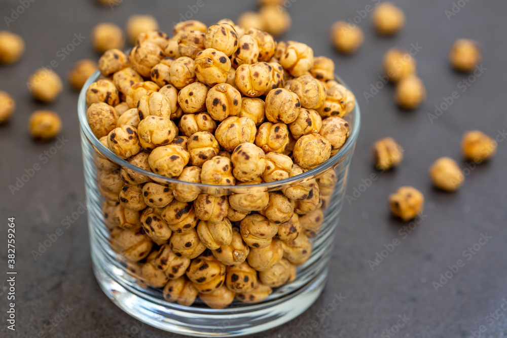 Fototapeta premium Roasted, yellow chickpeas in bowl