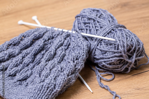 Knitting and knitting needles with wool