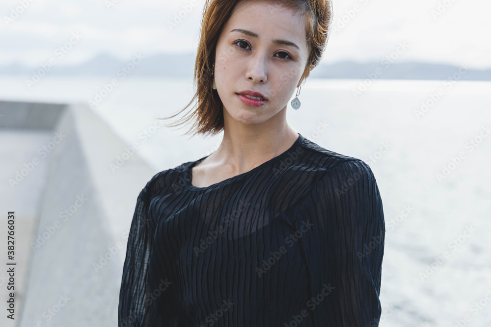島を旅する女性 島を旅する女性