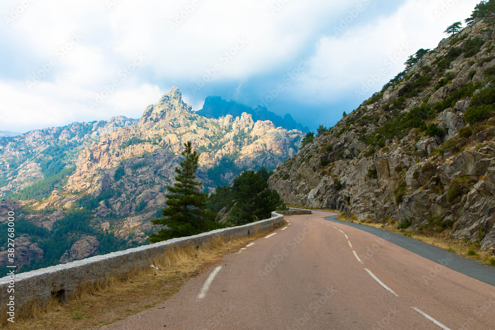 Der Col de Bavella ist ein Gebirgspass im Regionalen Naturpark Korsika Der Col de Bavella ist ein Gebirgspass im Regionalen Naturpark Korsika