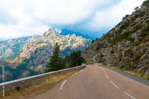 Der Col de Bavella ist ein Gebirgspass im Regionalen Naturpark Korsika photo