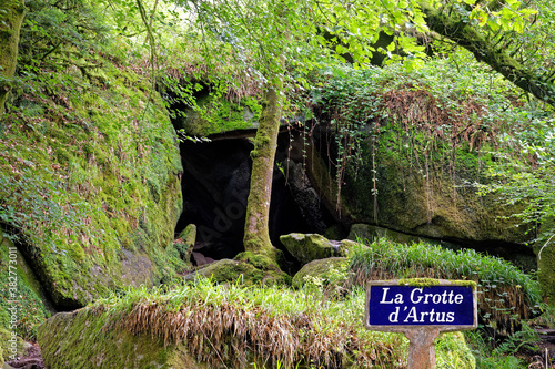 La Grotte d’Artus, Huelgoat, Monts d’Arrée, Finistère, Bretagne, France
 photo