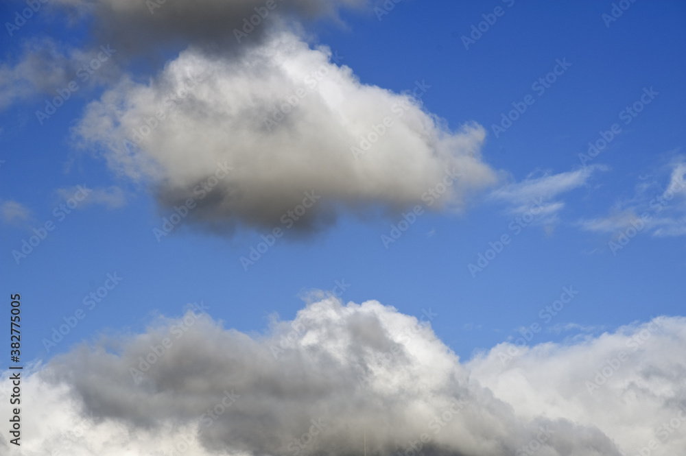 Fototapeta premium White clouds cumulus floating on blue sky for backgrounds concept