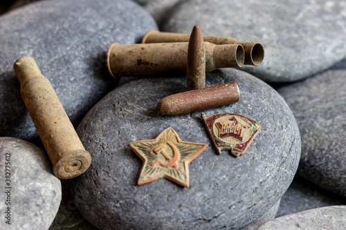 Quadro su tela A red star from a military cap and a Komsomol badge, along with casings and bullets from a 7