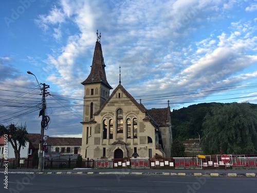 Iglesia reformista de Sighisoara, Rumanía. Iglesia situada en la calle Gheorghe Lazar y situada junto al río Tarnava que atraviesa la ciudad.