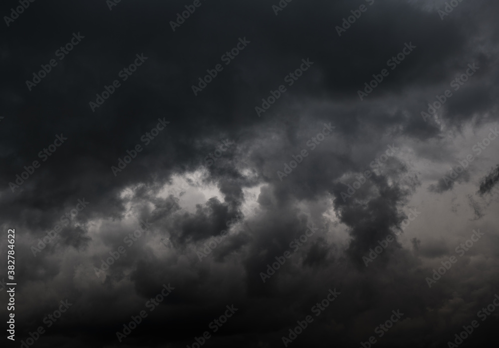 Obraz premium black clouds in the sky before the rain