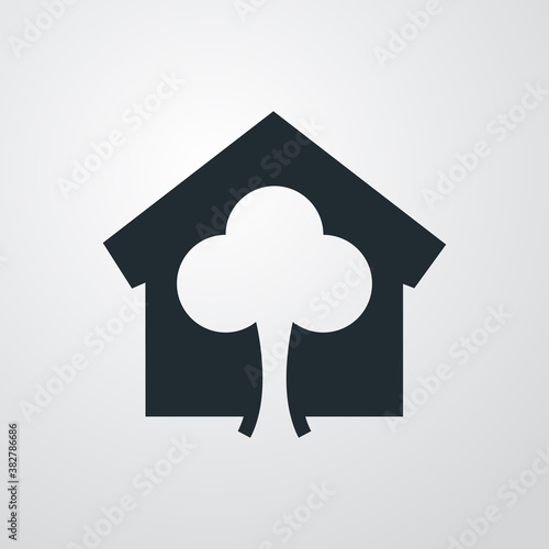 Concepto casa verde. Ecología. Icono plano casa con árbol en espacio negativo en fondo gris