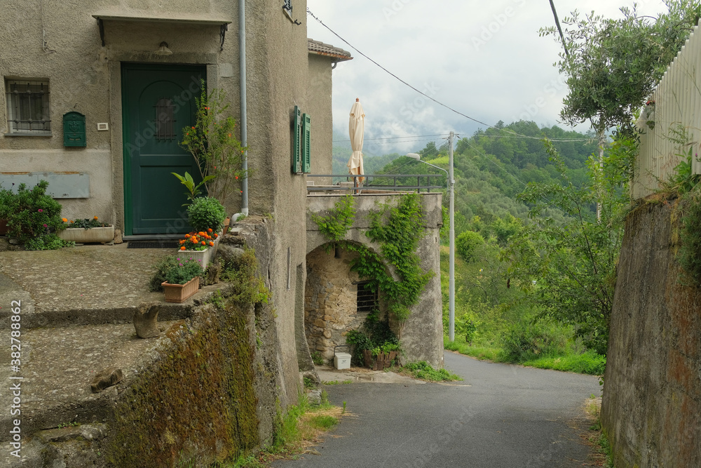 Il villaggio di Cornice nel territorio di Sesta Godano, La Spezia, Liguria, Italia. Il villaggio di Cornice nel territorio di Sesta Godano, La Spezia, Liguria, Italia.