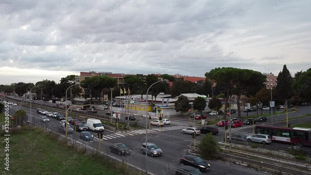 Timelapse: city traffic at the end of the day Timelapse: city traffic at the end of the day