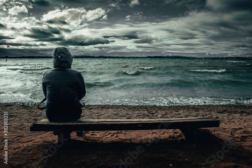 Junge Frau am Strand 