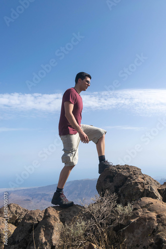 Young walker climbing a rock © Laura