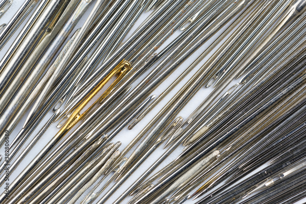 Obraz premium Many metal needles for sewing as background, texture, pattern.