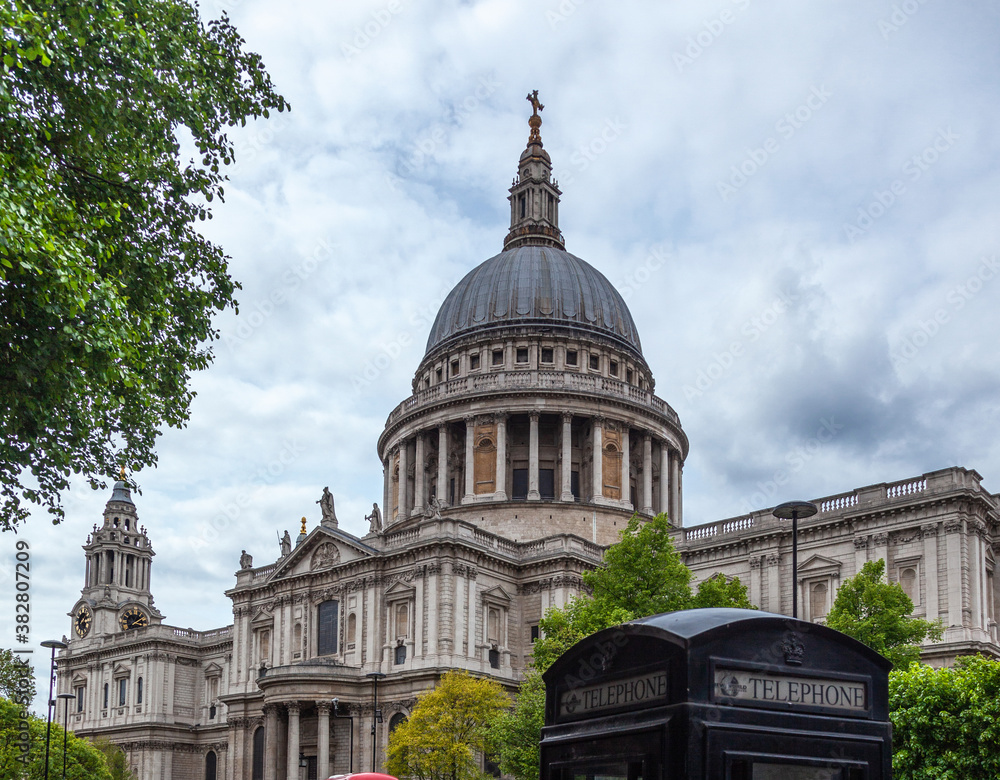 Obraz premium Dome of Saint Paul's Cathedral, in London, England, United Kingdom.