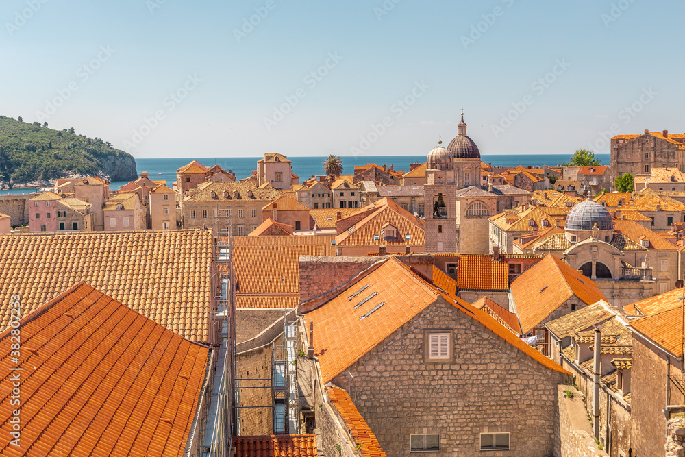 Obraz premium The ancient roman architectures with orange roofs in old town Dubrovnik, in Croatia.