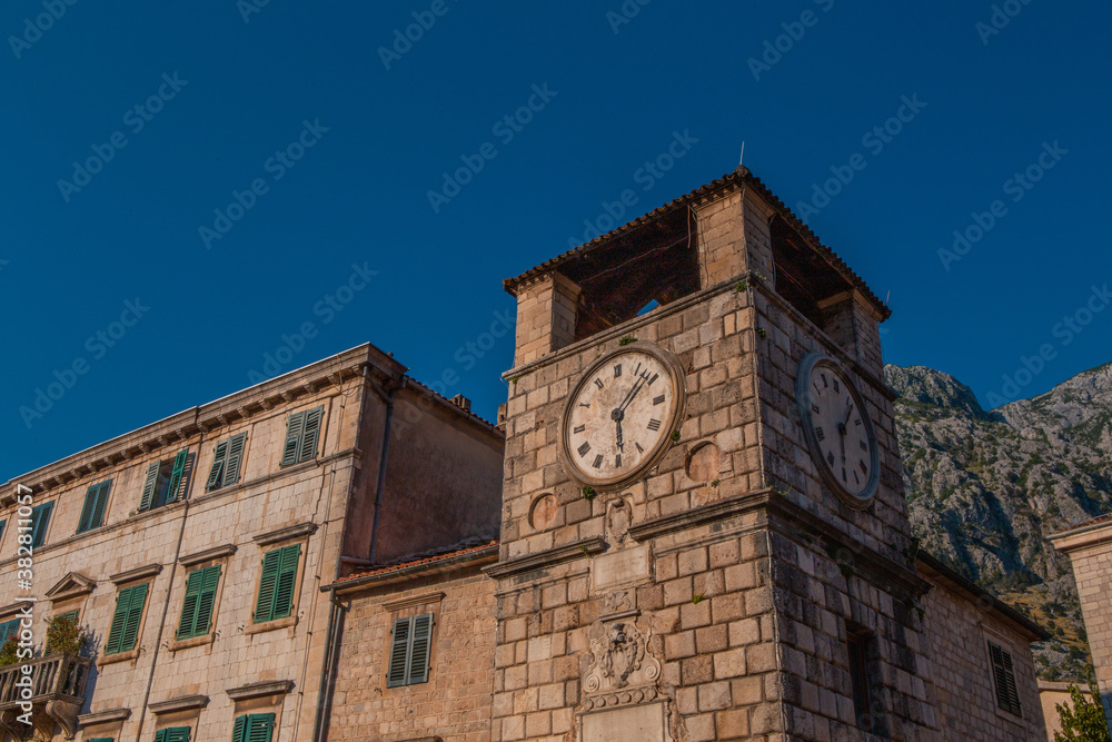 Obraz premium Sunset view of the architectures in old town Kotor, Montenegro.