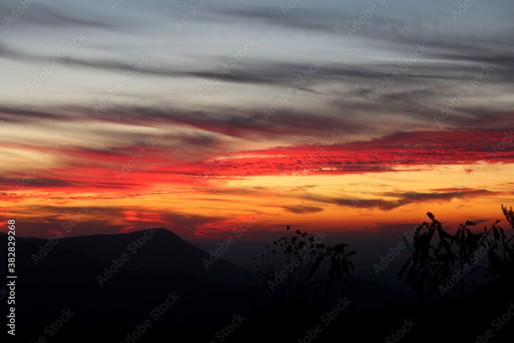 Obraz premium sunset in the mountains