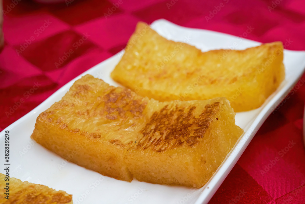 A Cantonese morning tea dim sum, Pan-fried Indonesian Golden Cake A Cantonese morning tea dim sum, Pan-fried Indonesian Golden Cake