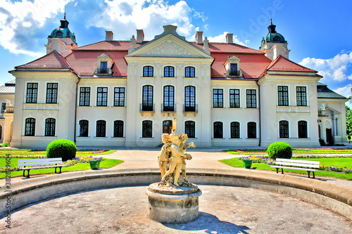 Pałac w Kozłówce – zespół pałacowo-parkowy rodziny Zamoyskich, we wsi Kozłówka.