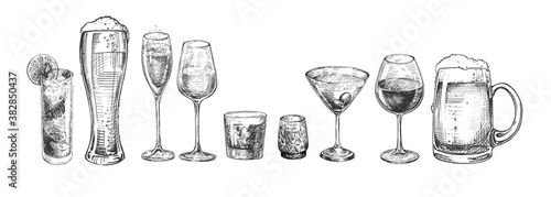 Tableau sur toile types of alcohol drinks glasses