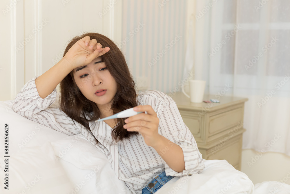 Young Asian women have headache Young Asian women have headache