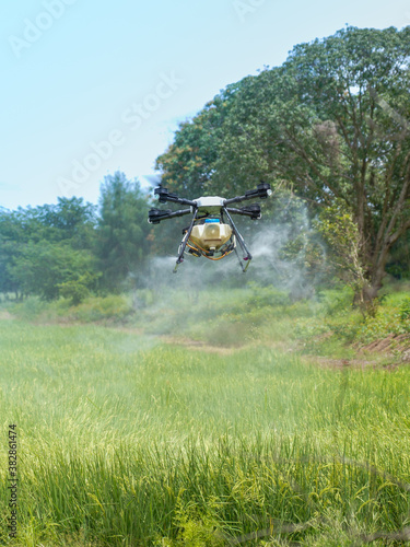 Agriculture drone fly to sprayed fertilizer