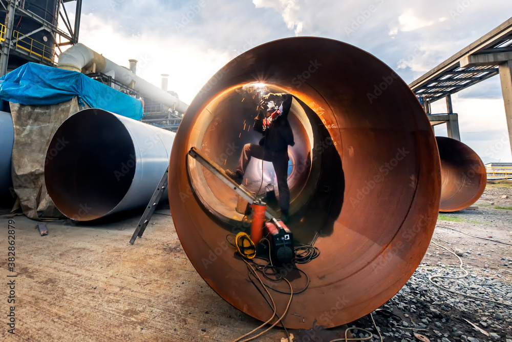 Foto Stock Shielded metal arc welding process. It is also known as