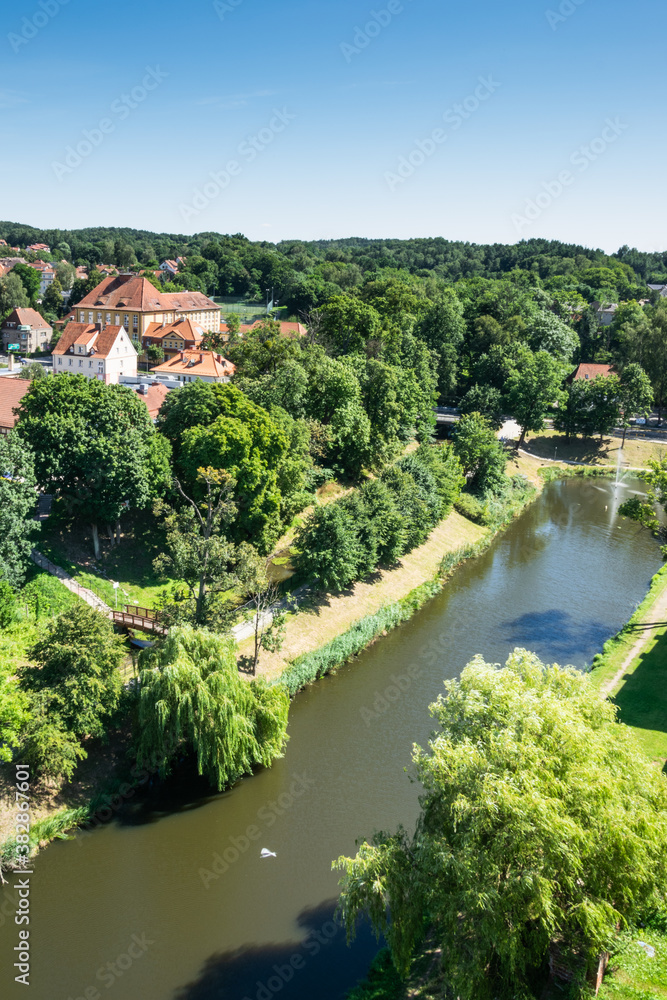 Widok z wieży zamkowej na rzekę i miasto Widok z wieży zamkowej na rzekę i miasto