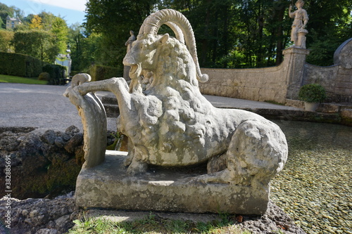 Wider, Wasserspiel im Schlosspark  Hellbrunn