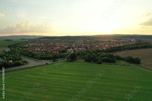 Landschaft und Naturaufnahmen bei Sonnenaufgang mit beeindruckenden Wolken