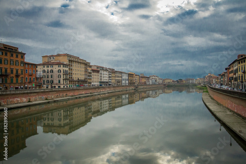 Rio Arno, Florencia, Italia.