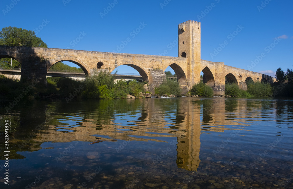 Medieval bridge of Fr?as over the Ebro river, Burgos