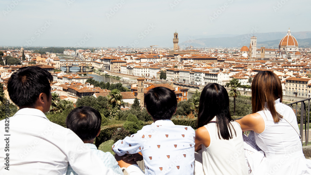Famiglia di turisti a Firenze