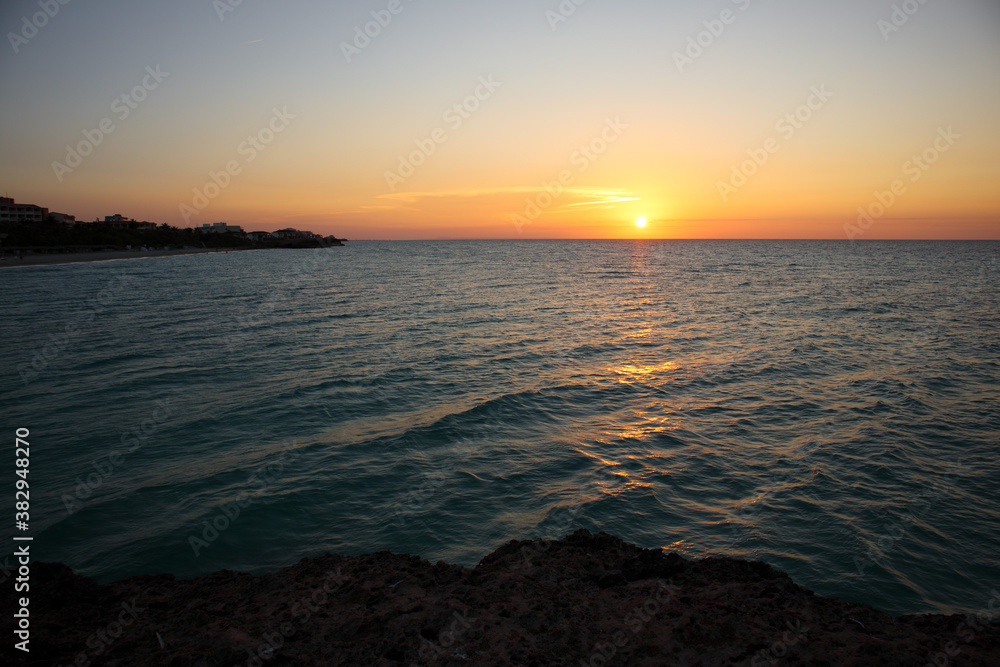 Obraz premium Sunset over the Atlantic ocean. Varadero. Cuba.