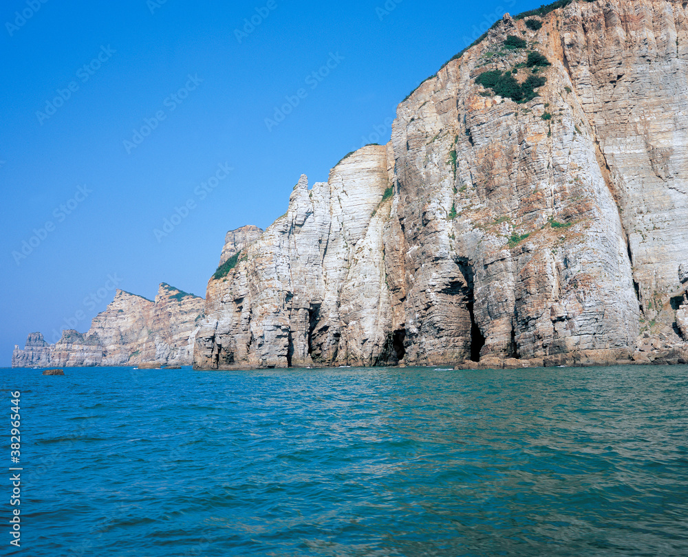 Obraz premium sea with cliffs