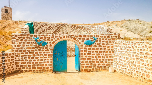 Obraz na plátně Traditional underground house of local residents - the Berbers, called troglodytes