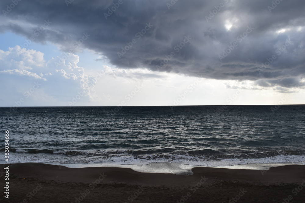 paesaggio di mare con nuvole paesaggio di mare con nuvole