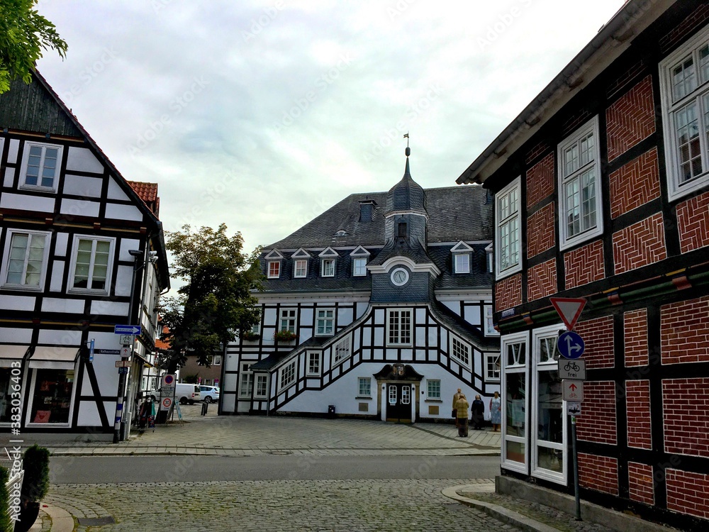 Zentrum des historischen Stadtkerns Rietberg mit Rathaus und weiteren Fachwerkhäusern 