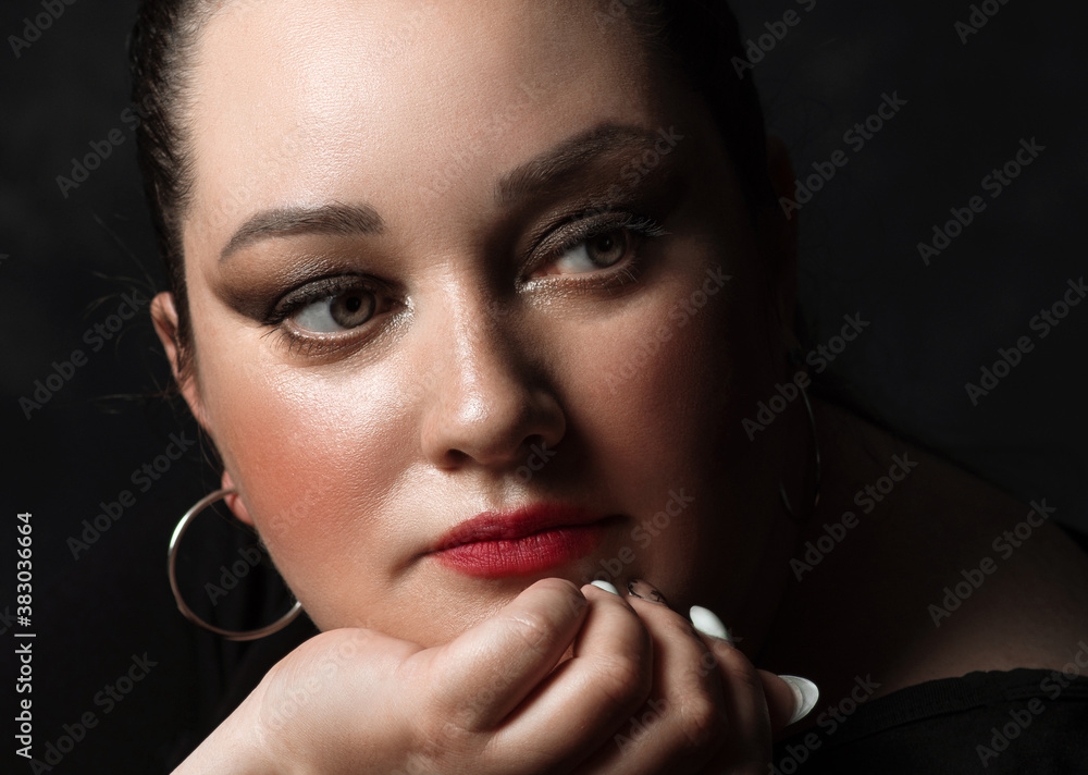 Ταπετσαρία close up portrait of a beautiful woman who looks seriously away on a black backg