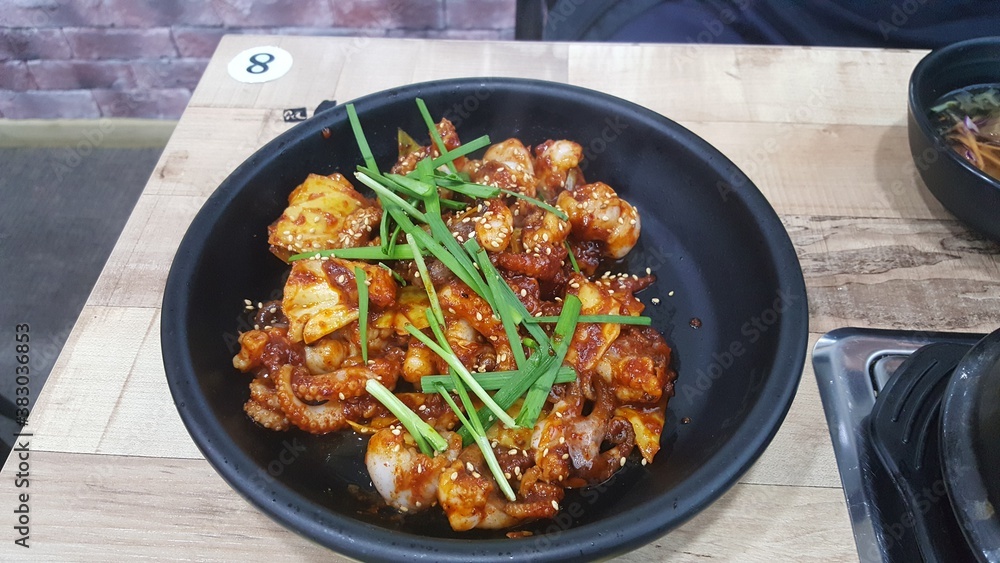 Fototapeta premium chicken with vegetables